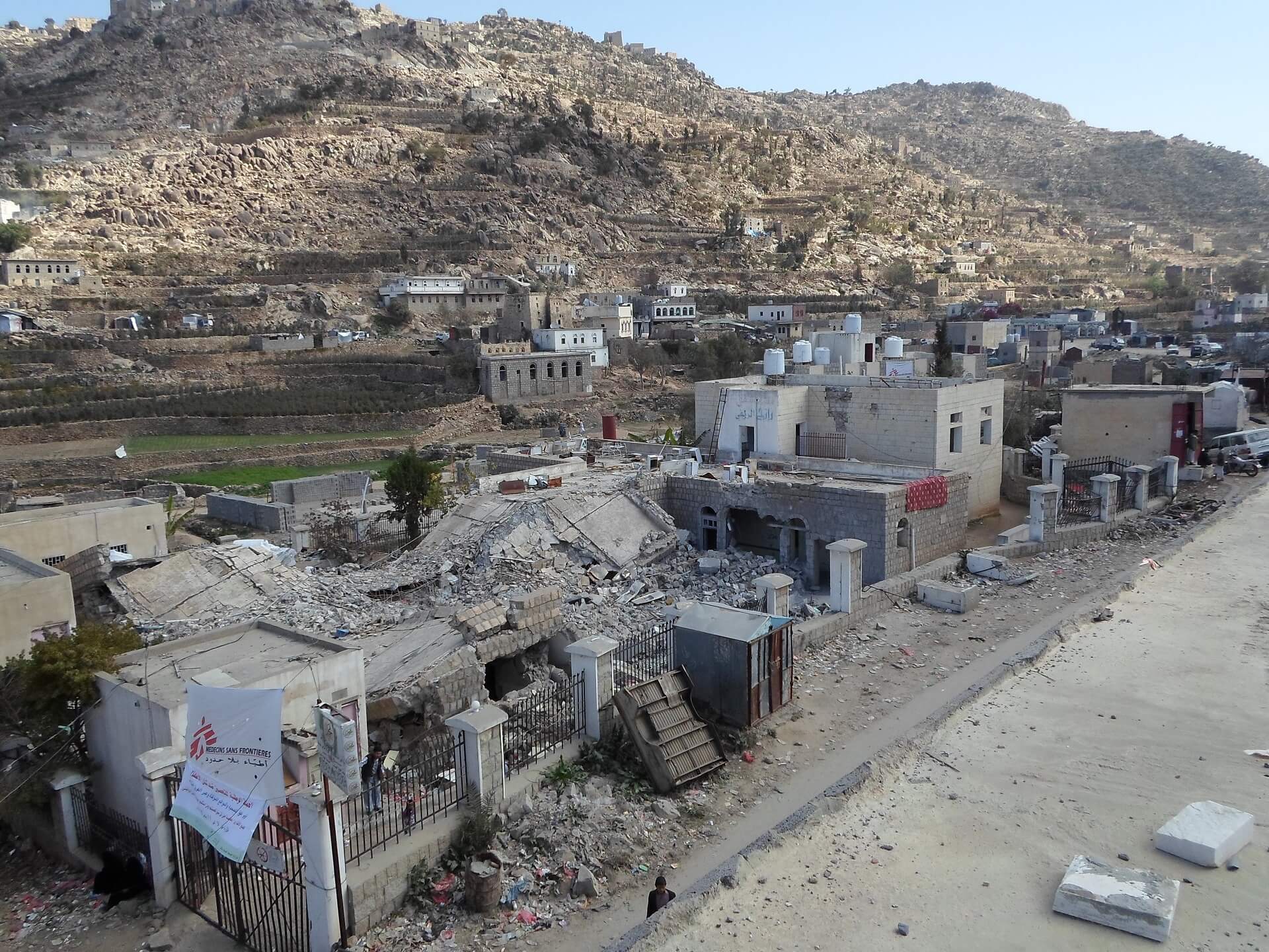 O hospital Shiara, uma instalação apoiada por MSF no distrito de Razeh (Yemen do Norte), foi atingido por um projétil no norte do Iêmen em 10 de janeiro